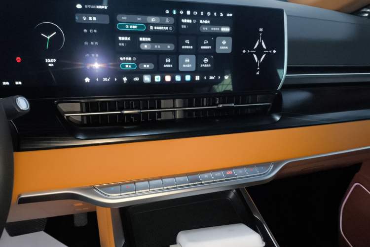 Used Wey Gaoshan 2023 Four-Wheel-Drive Executive Extended Version Audio And AC Panel
