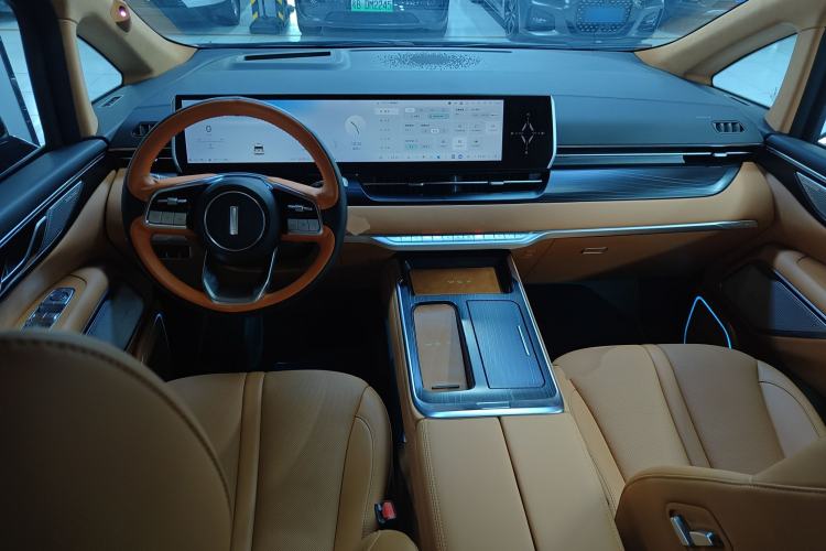 Used Wey Gaoshan 2023 Four-Wheel-Drive Executive Extended Version Center Console