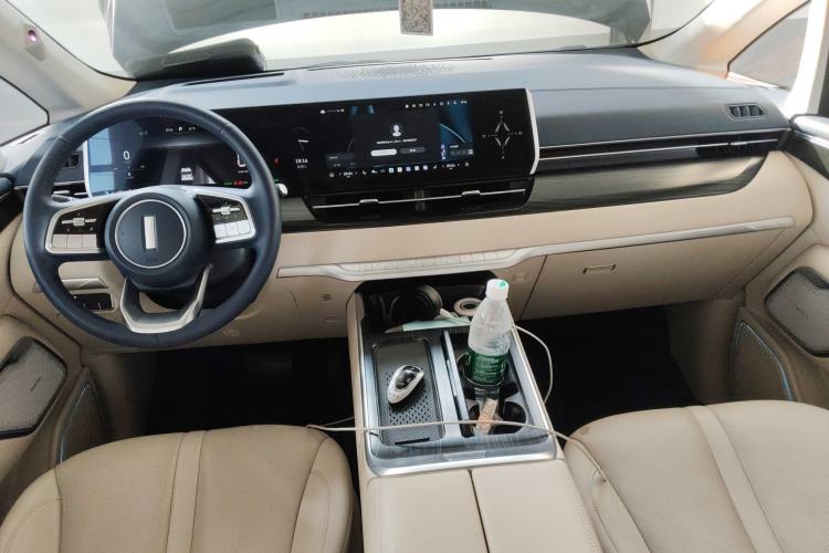 Used Wey Gaoshan 2023 Four-Wheel-Drive Executive Extended Version Center Console