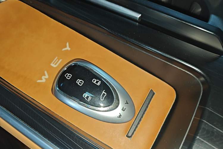 Used Wey Gaoshan 2023 Four-Wheel-Drive Executive Extended Version Interior 1