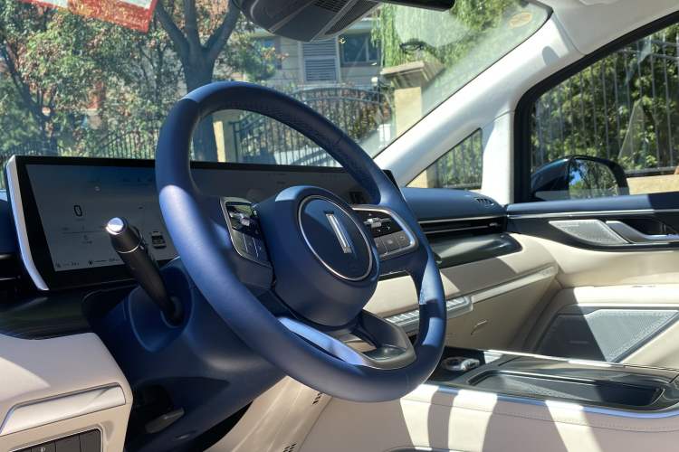 Used Wey Gaoshan 2023 Four-Wheel-Drive Executive Extended Version Interior 1
