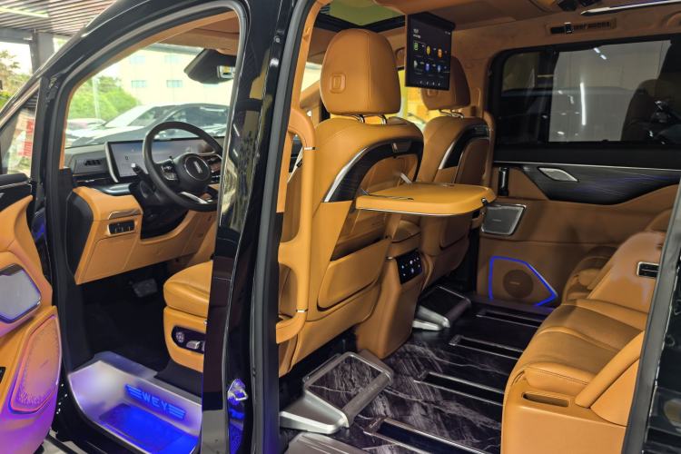 Used Wey Gaoshan 2023 Four-Wheel-Drive Executive Extended Version Interior 1
