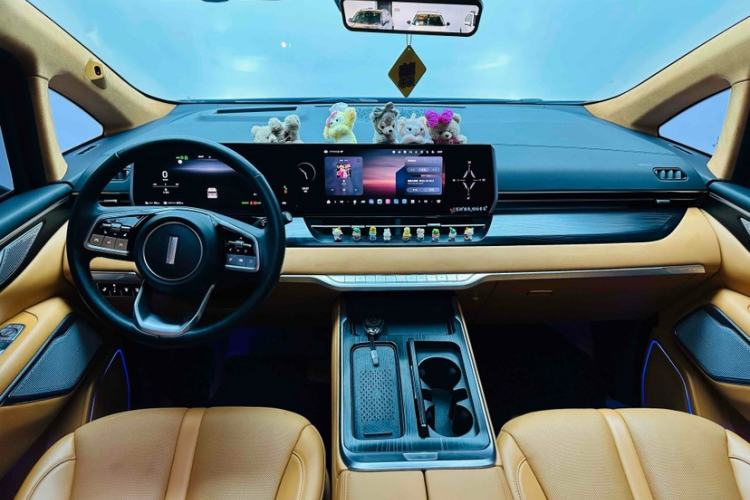 Used Wey Gaoshan 2023 Four-Wheel-Drive Executive Extended Version Interior 1