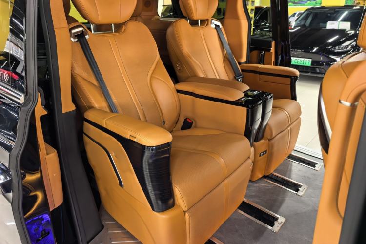 Used Wey Gaoshan 2023 Four-Wheel-Drive Executive Extended Version Interior 2