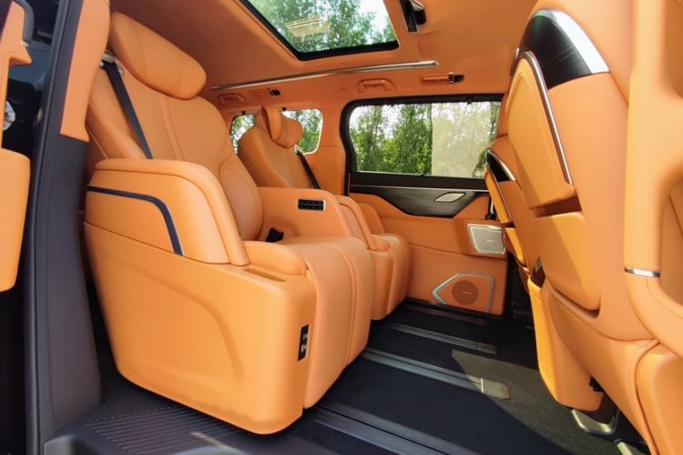 Used Wey Gaoshan 2023 Four-Wheel-Drive Executive Extended Version Interior 2