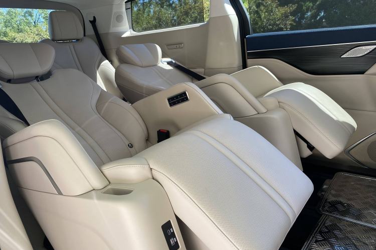 Used Wey Gaoshan 2023 Four-Wheel-Drive Executive Extended Version Interior 6