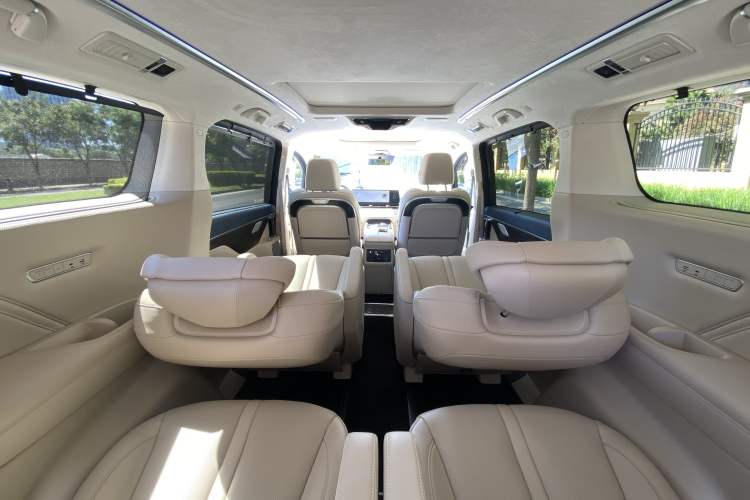 Used Wey Gaoshan 2023 Four-Wheel-Drive Executive Extended Version Interior 9