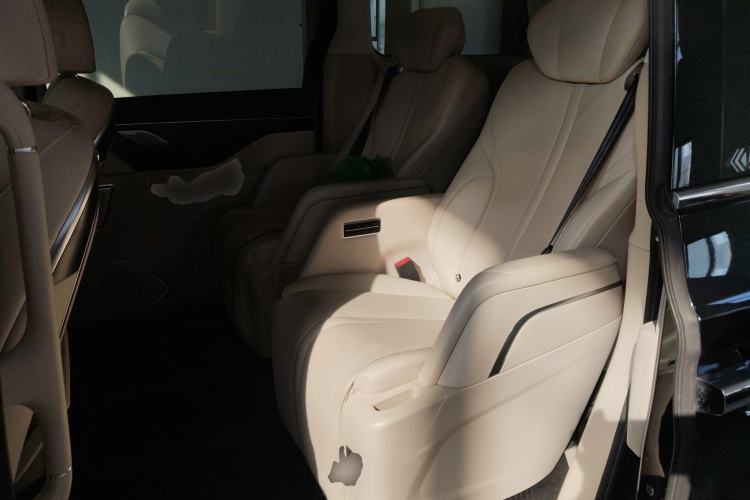 Used Wey Gaoshan 2023 Four-Wheel-Drive Executive Extended Version Left Rear Seat