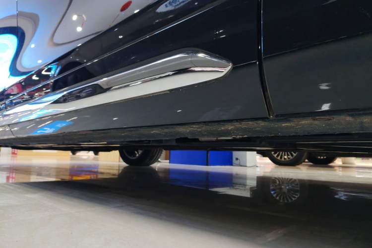 Used Wey Gaoshan 2023 Four-Wheel-Drive Executive Extended Version Left Side Sill