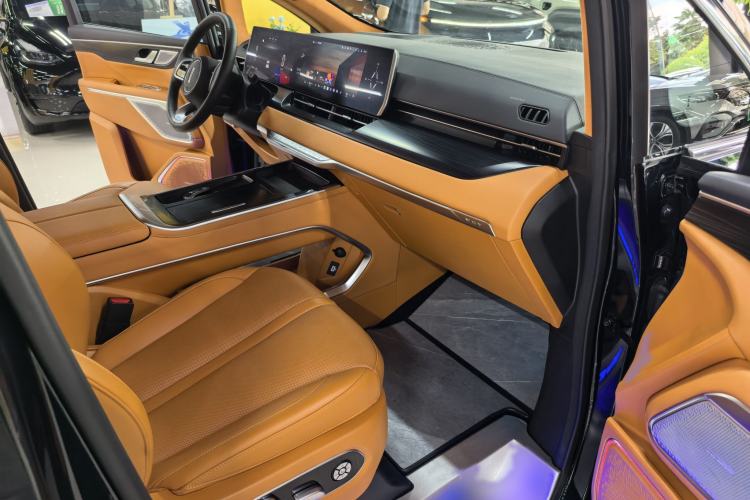 Used Wey Gaoshan 2023 Four-Wheel-Drive Executive Extended Version Right Front Seat