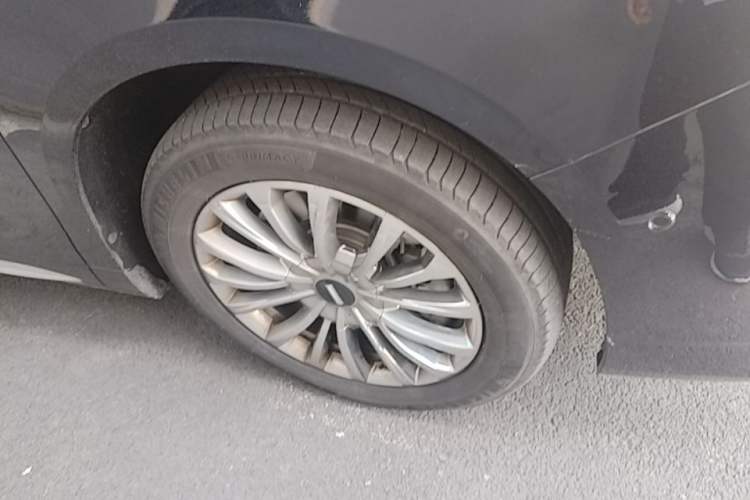 Used Wey Gaoshan 2023 Four-Wheel-Drive Executive Extended Version Right Front Wheel Hub