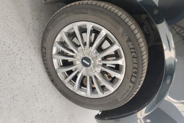 Used Wey Gaoshan 2023 Four-Wheel-Drive Executive Extended Version Right Front Wheel Hub
