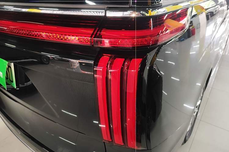 Used Wey Gaoshan 2023 Four-Wheel-Drive Executive Extended Version Right Rear Taillight