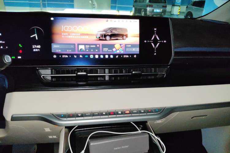 Used Wey Gaoshan 2023 Four-Wheel Drive Flagship Edition Audio And AC Panel