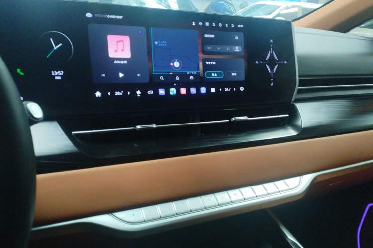 Used Wey Gaoshan 2023 Four-Wheel Drive Flagship Edition Audio And AC Panel