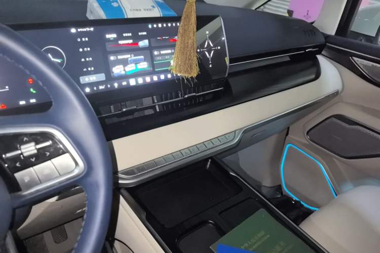 Used Wey Gaoshan 2023 Four-Wheel Drive Flagship Edition Audio And AC Panel