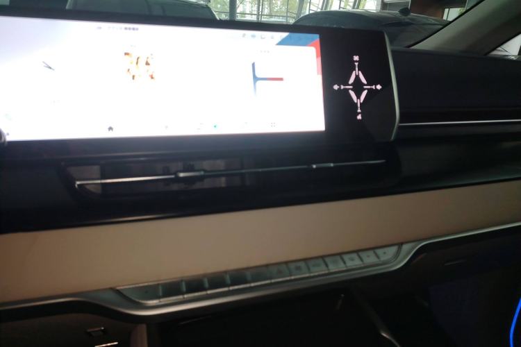 Used Wey Gaoshan 2023 Four-Wheel Drive Flagship Edition Audio And AC Panel