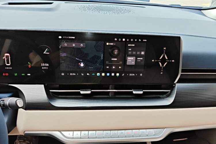Used Wey Gaoshan 2023 Four-Wheel Drive Flagship Edition Audio And AC Panel