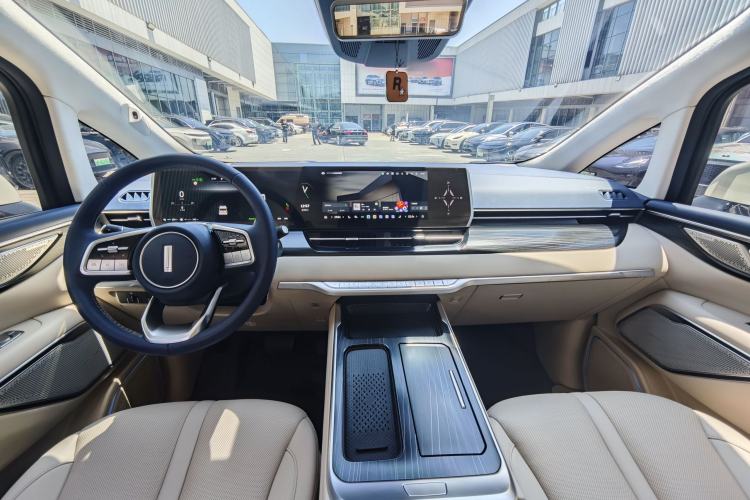 Used Wey Gaoshan 2023 Four-Wheel-Drive Executive Extended Version Interior 1
