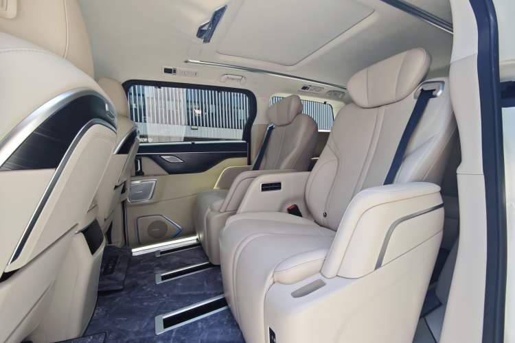 Used Wey Gaoshan 2023 Four-Wheel-Drive Executive Extended Version Interior 10