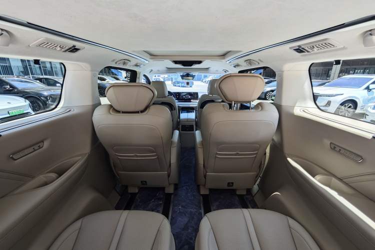 Used Wey Gaoshan 2023 Four-Wheel-Drive Executive Extended Version Interior 2
