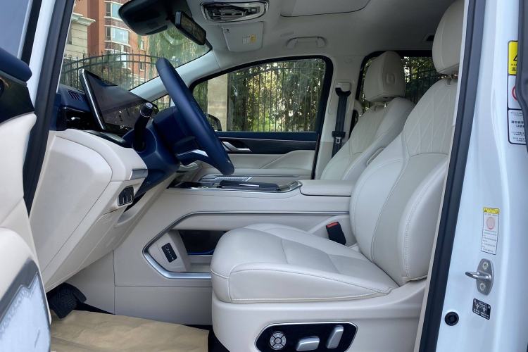 Used Wey Gaoshan 2023 Four-Wheel Drive Flagship Edition Interior 2