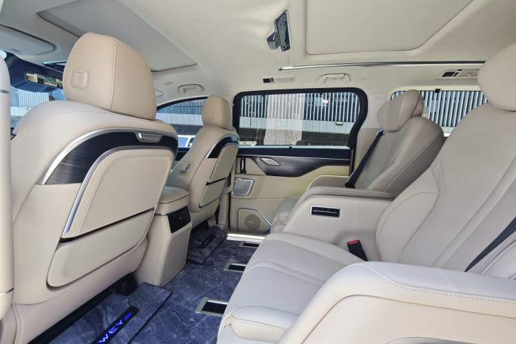 Used Wey Gaoshan 2023 Four-Wheel-Drive Executive Extended Version Interior 3