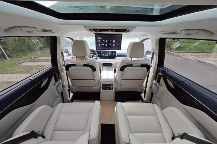 Used Wey Gaoshan 2023 Four-Wheel Drive Flagship Edition Interior 5