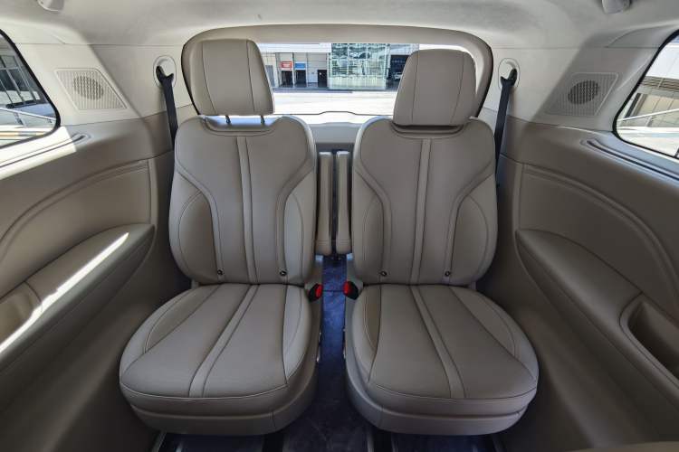 Used Wey Gaoshan 2023 Four-Wheel-Drive Executive Extended Version Interior 6