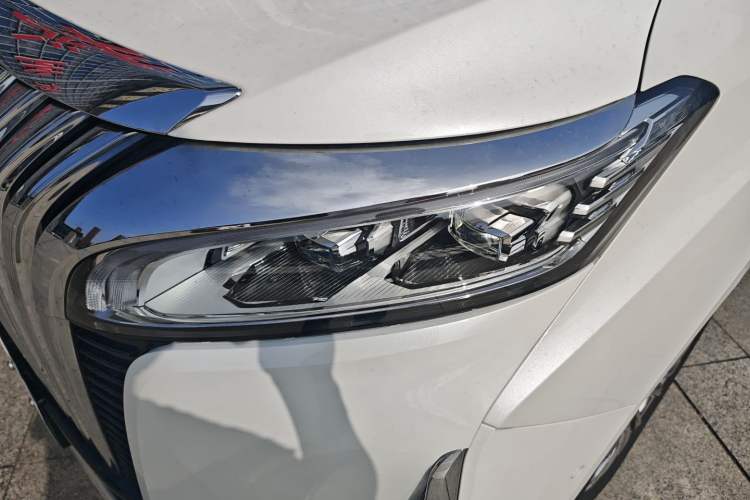 Used Wey Gaoshan 2023 Four-Wheel Drive Flagship Edition Left Front Headlight