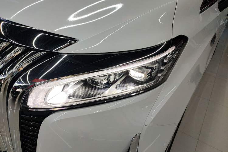 Used Wey Gaoshan 2023 Four-Wheel Drive Flagship Edition Left Front Headlight
