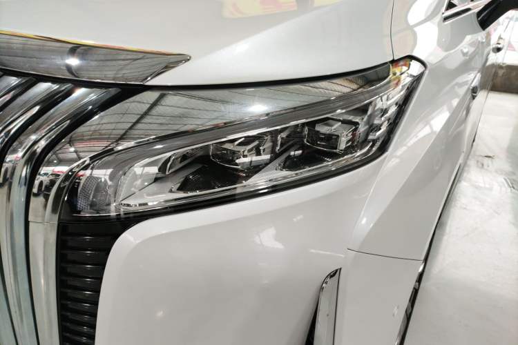 Used Wey Gaoshan 2023 Four-Wheel Drive Flagship Edition Left Front Headlight