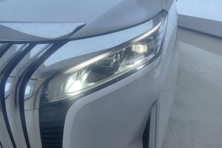 Used Wey Gaoshan 2023 Four-Wheel Drive Flagship Edition Left Front Headlight