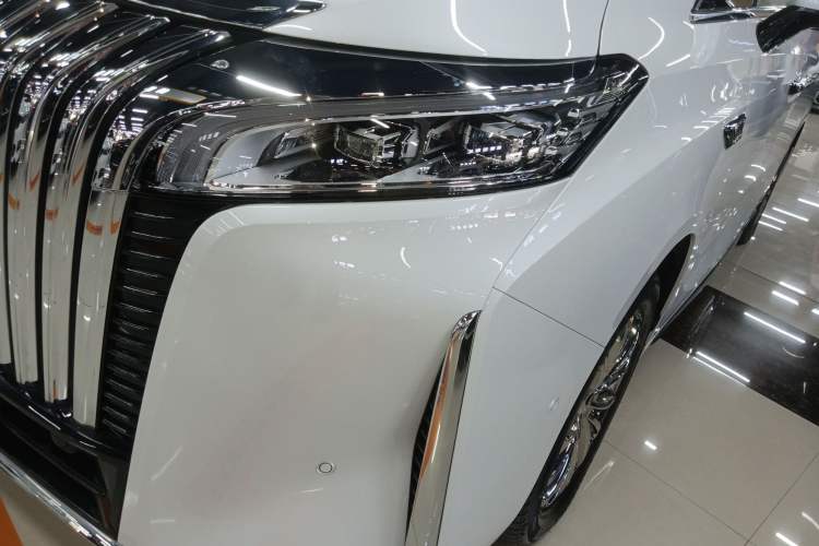 Used Wey Gaoshan 2023 Four-Wheel Drive Flagship Edition Left Front Headlight