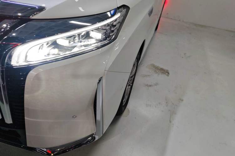 Used Wey Gaoshan 2023 Four-Wheel Drive Flagship Edition Left Front Headlight