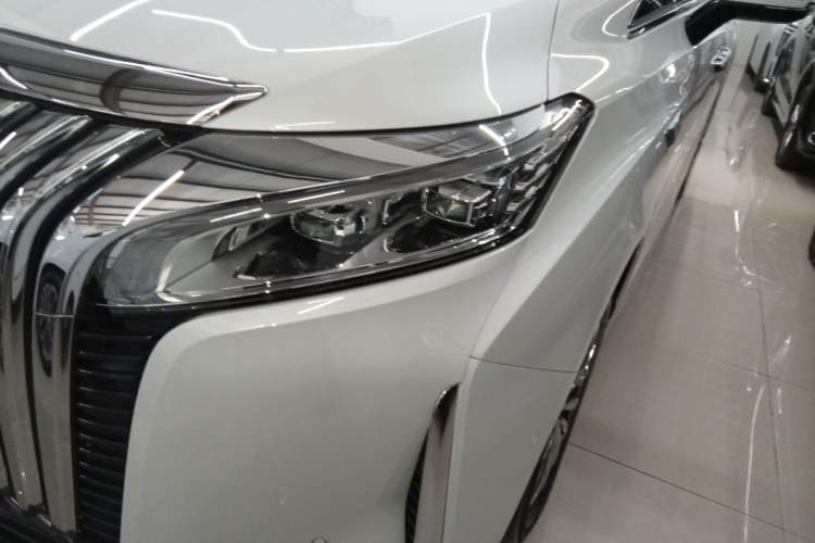 Used Wey Gaoshan 2023 Four-Wheel Drive Flagship Edition Left Front Headlight