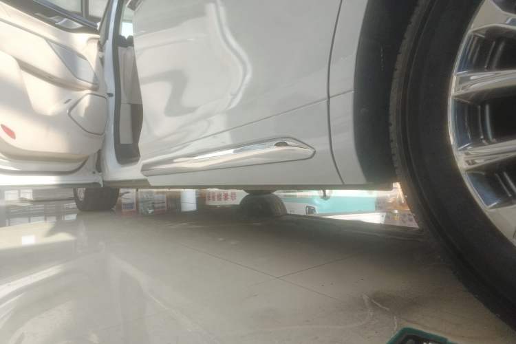 Used Wey Gaoshan 2023 Four-Wheel Drive Flagship Edition Left Side Sill