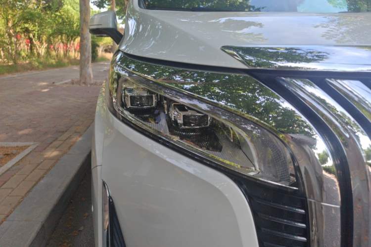 Used Wey Gaoshan 2023 Four-Wheel Drive Flagship Edition Right Front Headlight