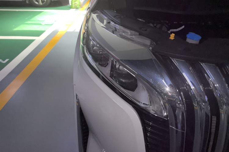 Used Wey Gaoshan 2023 Four-Wheel Drive Flagship Edition Right Front Headlight