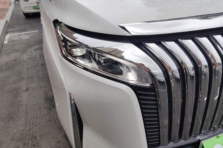 Used Wey Gaoshan 2023 Four-Wheel Drive Flagship Edition Right Front Headlight