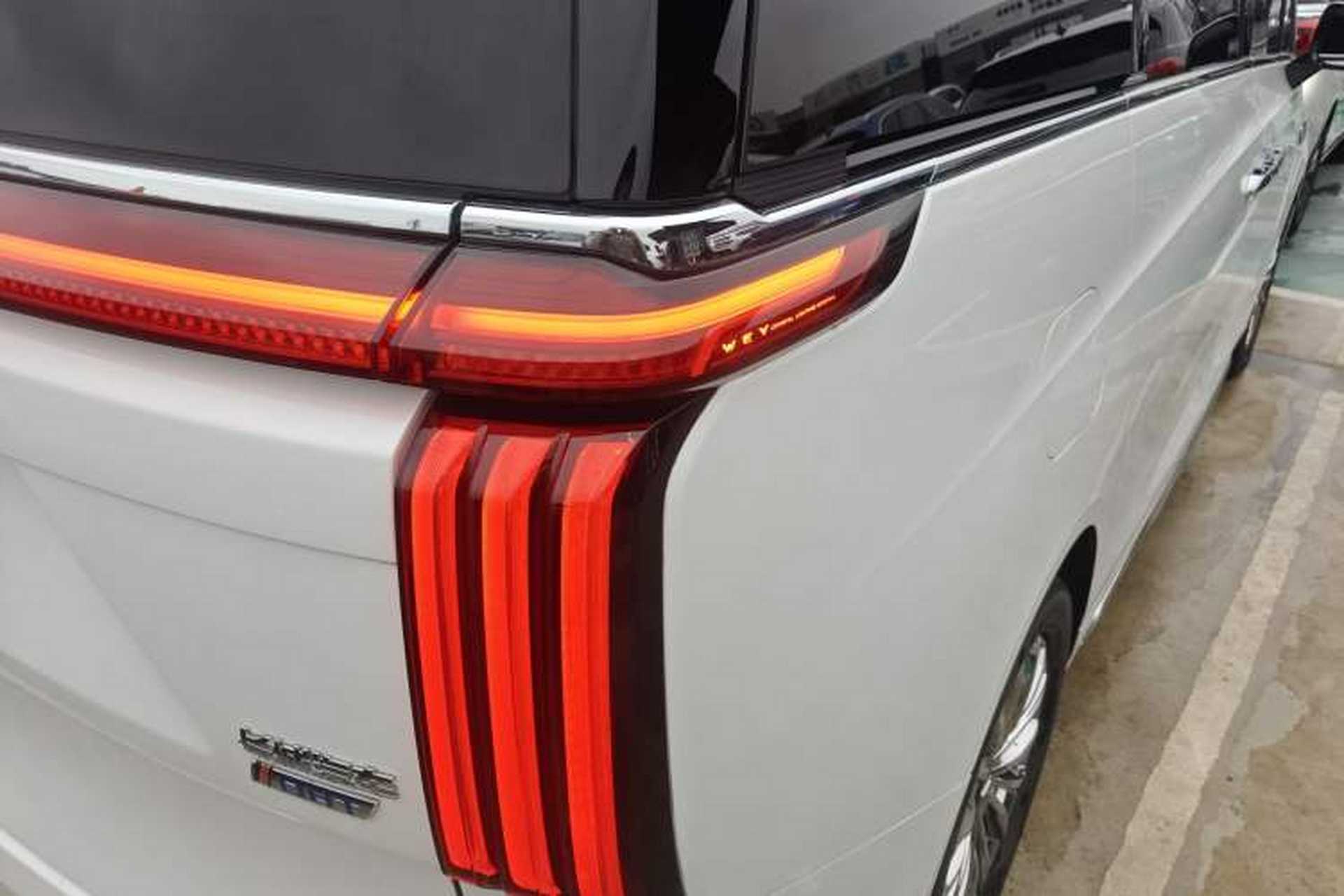 Used Wey Gaoshan 2023 Four-Wheel Drive Flagship Edition Right Rear Taillight