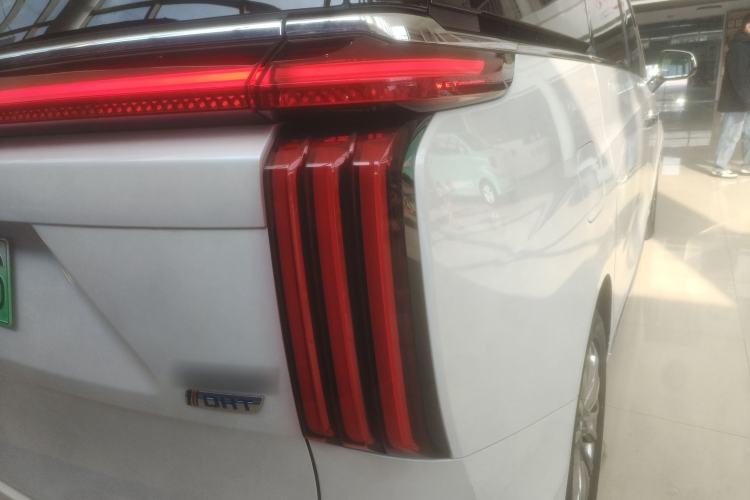 Used Wey Gaoshan 2023 Four-Wheel Drive Flagship Edition Right Rear Taillight