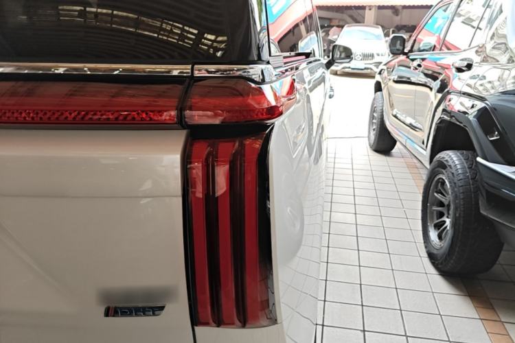 Used Wey Gaoshan 2023 Four-Wheel Drive Flagship Edition Right Rear Taillight