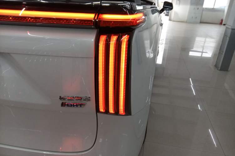 Used Wey Gaoshan 2023 Four-Wheel Drive Flagship Edition Right Rear Taillight
