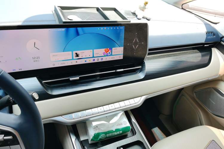 Used Wey Gaoshan 2023 Four-Wheel Drive Premium Edition Audio And AC Panel