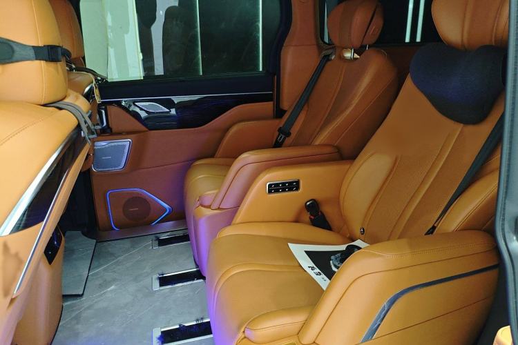 Used Wey Gaoshan 2023 Four-Wheel-Drive Executive Extended Version Interior 1