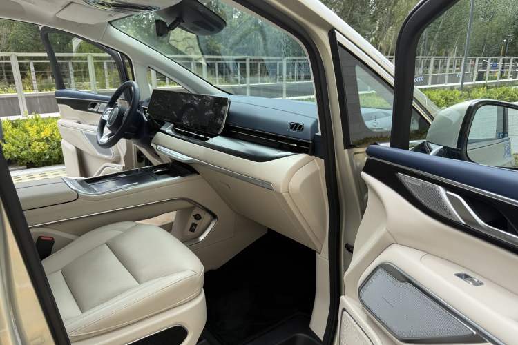 Used Wey Gaoshan 2023 Four-Wheel Drive Flagship Edition Interior 4
