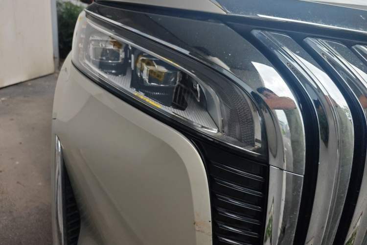 Used Wey Gaoshan 2023 Four-Wheel Drive Flagship Edition Right Front Headlight