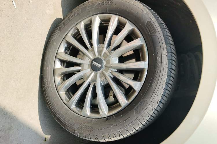 Used Wey Gaoshan 2023 Four-Wheel Drive Premium Edition Right Front Wheel Hub