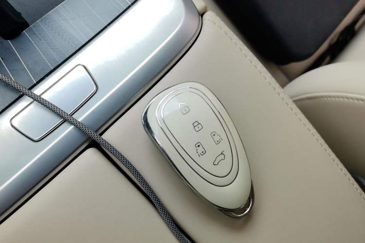 Used Wey Gaoshan 2023 Four-Wheel Drive Premium Edition Vehicle Key